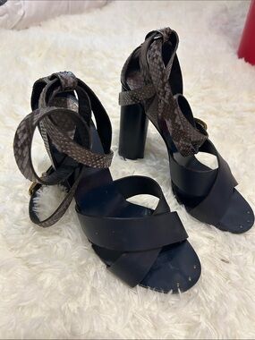 Gucci Navy Blue Platform Heels with Gray Snakeskin Wrap Straps